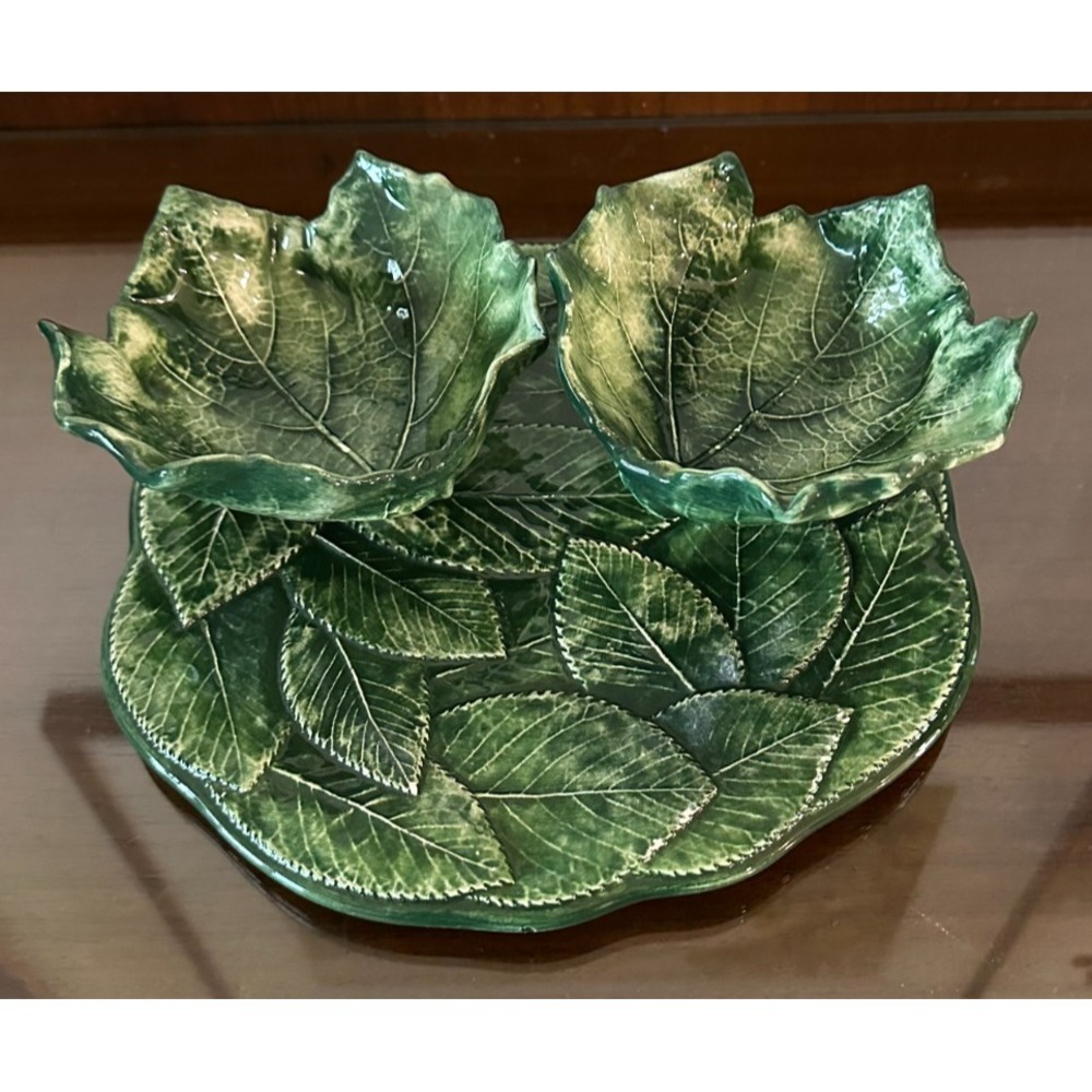 Vietri Foglia 9" Green Leaf Trivet / Platter & 2 Footed Bowls